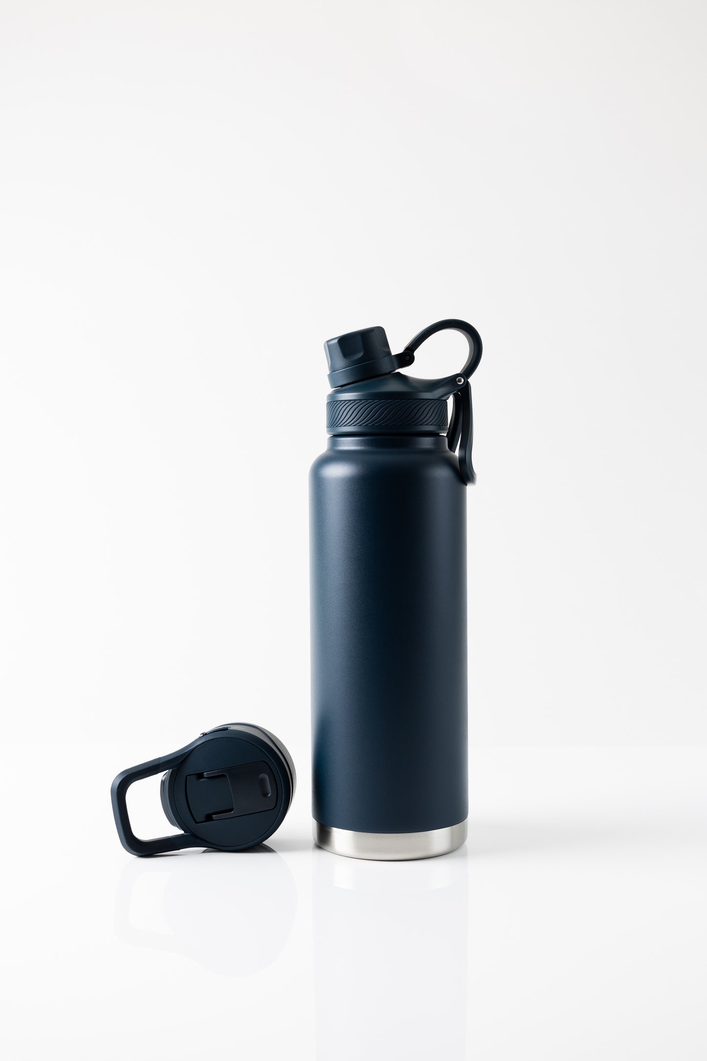Navy Oasis 1.18L stainless steel insulated drink bottle with carry lid